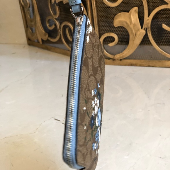 Nwt Coach Floral Signature wristlet wallet - Picture 2 of 8